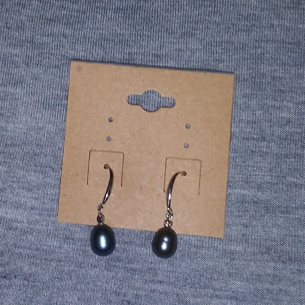 💜Peacock pearls on sterling silver hooks.